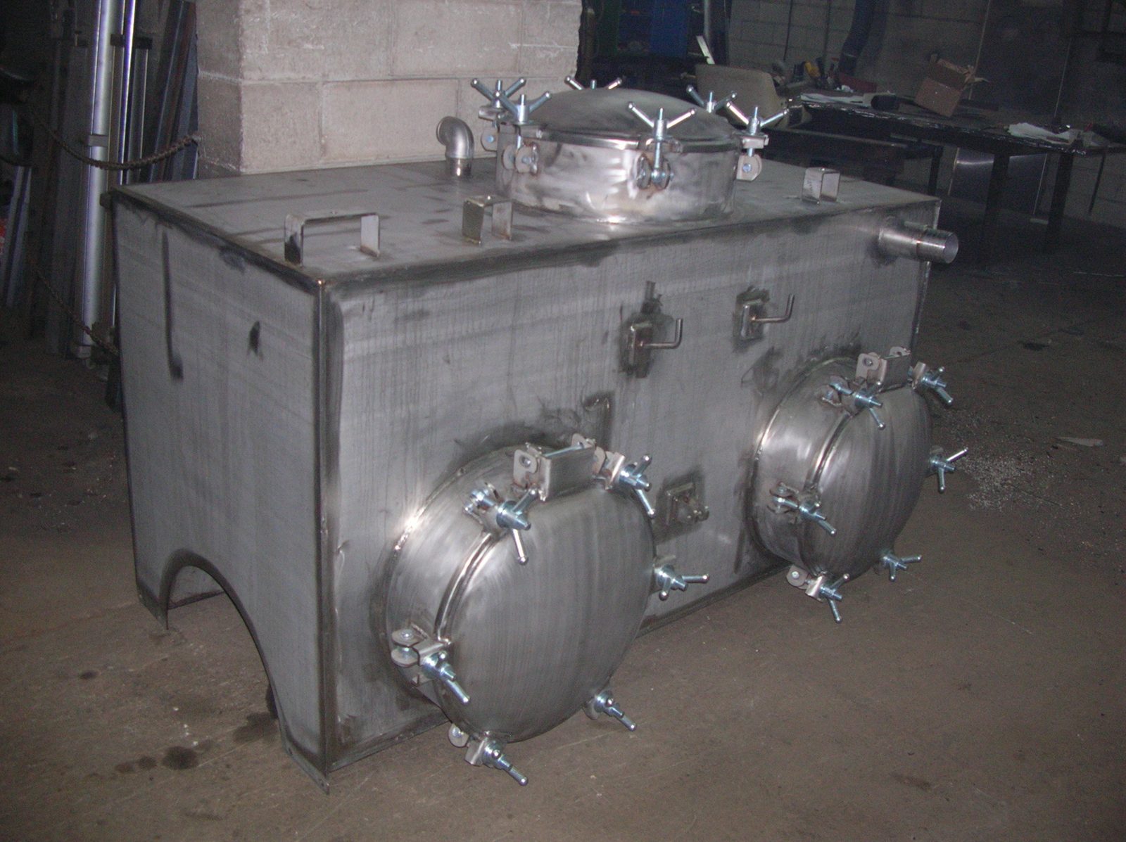 Stainless steel tank, fabricated by Dan's Welding & Fabricating in Burlington