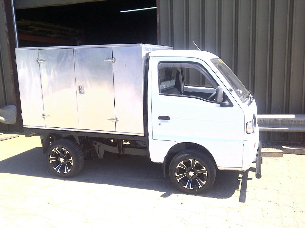 Stainless steel truck box, custom fabricated by Dan's Welding & Fabricating in Burlington